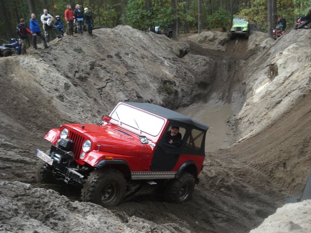 Wühlen im Militärgelände