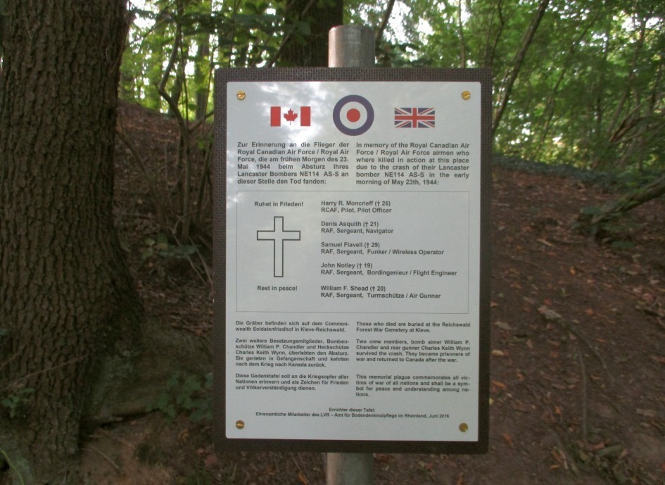 Gedenktafel an der Absturzstelle des Lancaster Bombers NE114 in Wuppertal-Schöller