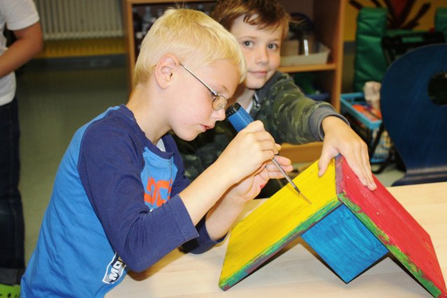 Mit Konzentration und handwerklichem Geschick machten sich die Schüler an die Arbeit.