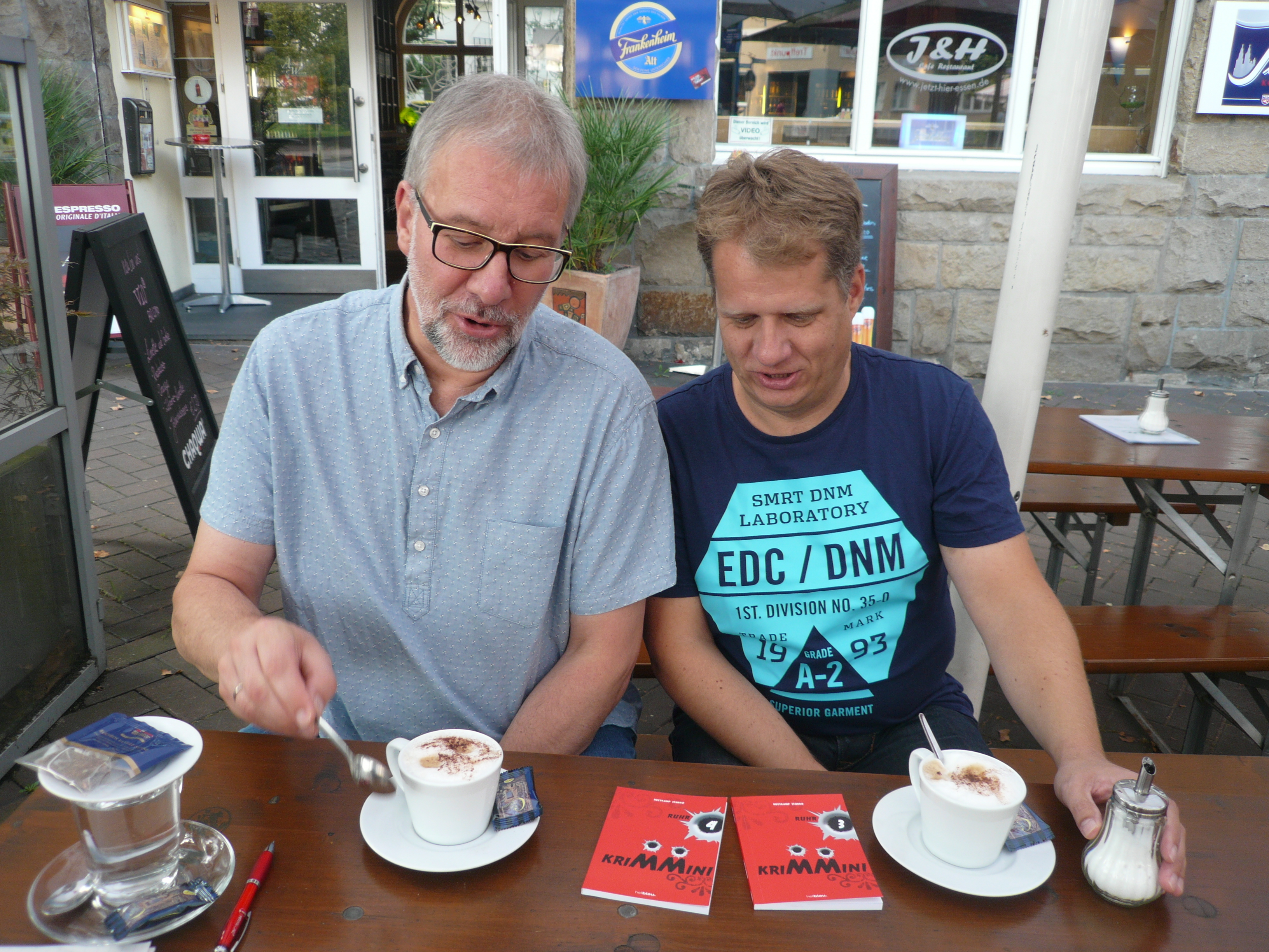Na, was hecken denn die da aus? Arnd Rüskamp li. und Jörg Stanko. Tatsache, beide sind nicht ungefährlich... Fotos: Schattberg