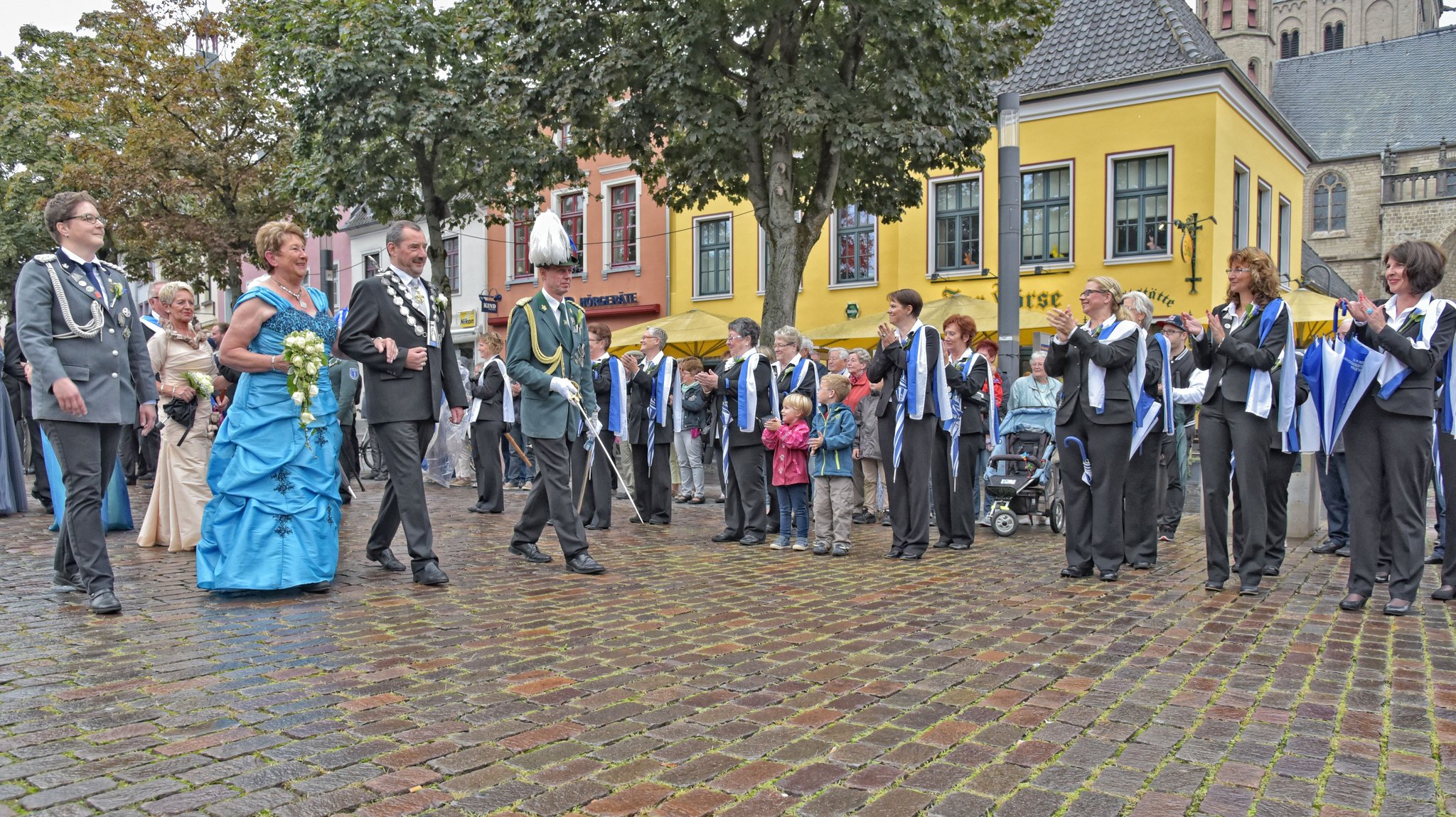 Die Xantener St. Helena Schützenbrüder feiern Xanten