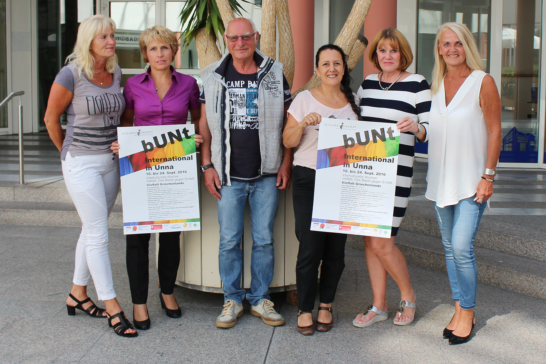 Angelika Becker (Bereich Kultur), Ksenija Sakelšek (Integrationsvorsitzende), Prof. Dr. Christian Jänig, Elpia Pavlidou, Gabriele Köhnemann und Ingrid Kroll (Philia - Deutsch-Griechischer Verein Unna e.V.)