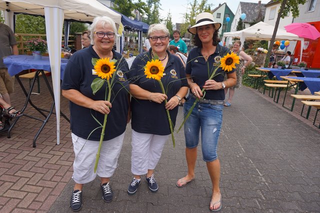 Die ehrenamtlichen Helferinnen der Langenfeld Lady Lions: von links Anne Widera, Hilke Kreutzkamp, Cornelia Rehm.