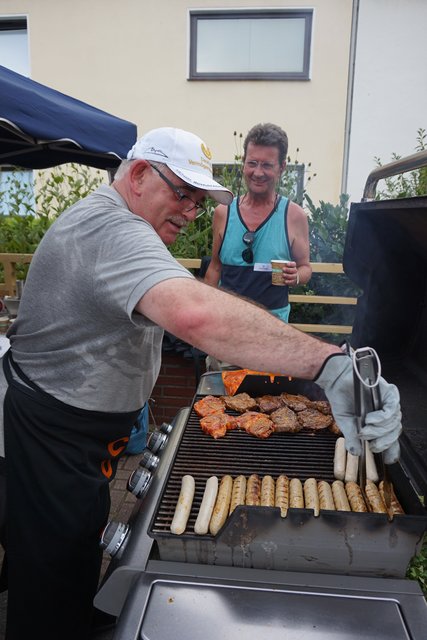Die ehrenamtlichen Helfer der CDU Langenfeld waren vor allem an Grill, Getränkestand und Salatbar eingesetzt.