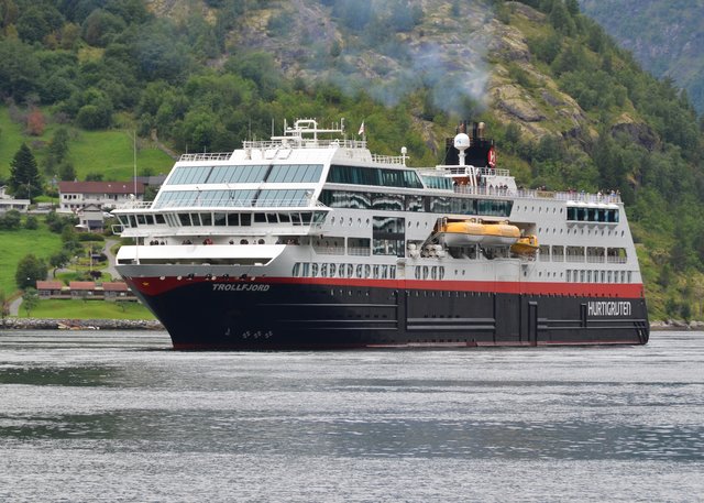 Das Postschiff der Hurtigruten-Route...