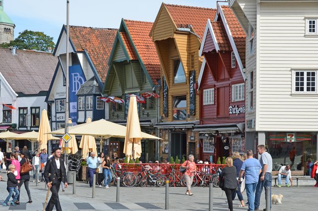 Interessant anzusehen sind die nach vorne gebauten Holzhäuser am Hafen in Stavanger.