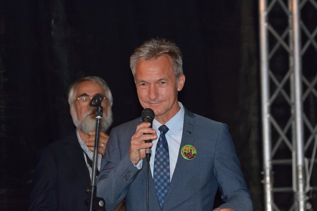 Eröffnung der 29.Jazztage durch Frank Baranowski ,Oberbürgermeister der Stadt Gelsenkirchen und Rolf Wagemann (Veranstalter und Gründer der Jazztage in Gelsenkirchen).Foto Kurt Gritzan