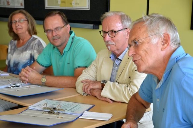 Die Parteivertreter zeigten sich während der Informationsveranstaltung sehr interessiert.