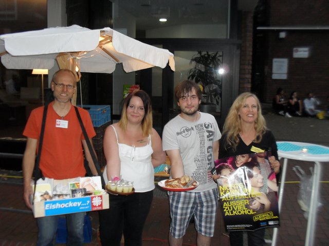In Sachen Suchtvorbeugung unterwegs: Hartmut Giese, FSJ-ler Chiara Hütter, FSJ-ler Max Dietel und Kirstin Damm v.l.