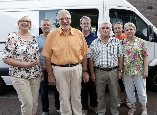 Der Vereinsvorstand v. l. Karola Raffelt, Antonius (Toni) Wesseler, Werner Mohr, Oskar Krüger, Helmut Abendroth, Hans Kirschbaum, Evelyn Bergau