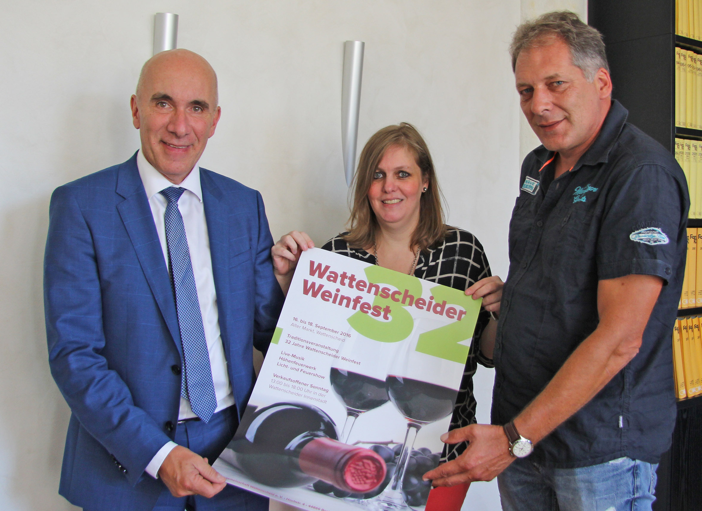 Wolfgang Dressler, Sabine Theis und Joachim Heitkemper vom Veranstalterteam der Werbegemeinschaft freuen sich auf ein tolles Weinfest.