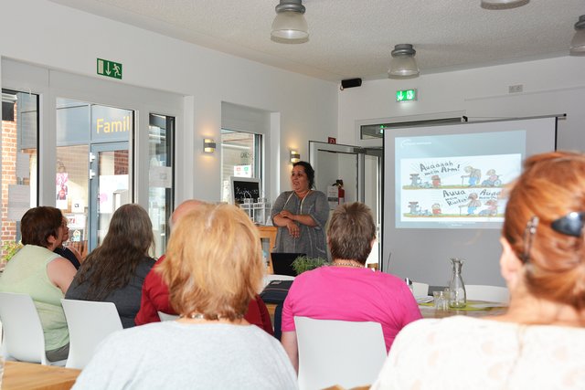 Beim Infoabend der Familienbande Kamen stellte Kristin Neuhäuser, Painnurse im Klinikum Westfalen, jetzt Möglichkeiten der Schmerztherapie vor. Foto: Klinikum Westfalen