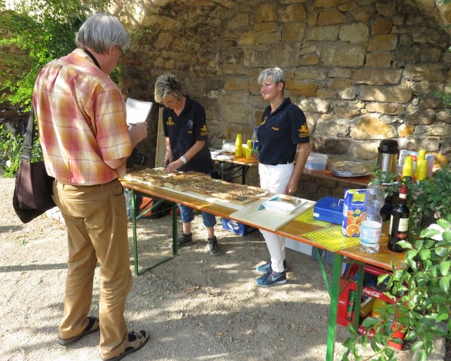 Die Presse (TLZ) ist auch vor Ort und sammelt Daten.