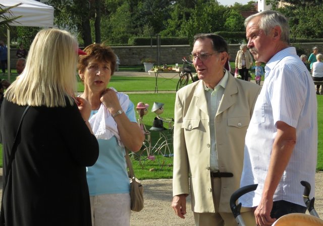 Ehepaar Weisheit (Mitte) gehören einfach zu solchen schönen Begebenheiten. (Rudi Weisheit ist als Hochseilartist der "Gebrüder Weisheit" lange Zeit aktiv und ein Gothaer Botschafter gewesen.)