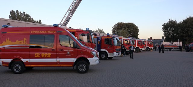 Am aufgebauten Fuhrpark konnten sich die Interessenten über die Technik informieren