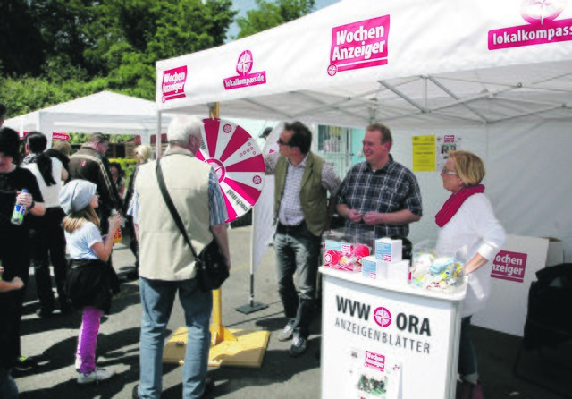 Der Wochen-Anzeiger ist live dabei. Das Glücksrad dreht sich natürlich für den guten Zweck. Foto: Kirchner