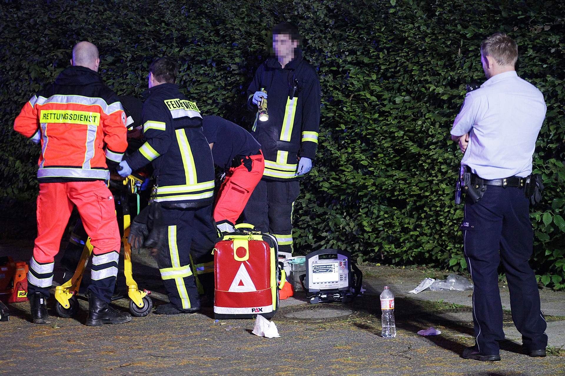 Einsatz in der Nacht: Sie kommen, um zu helfen - doch immer wieder kommt es zu gefährlichen Situationen