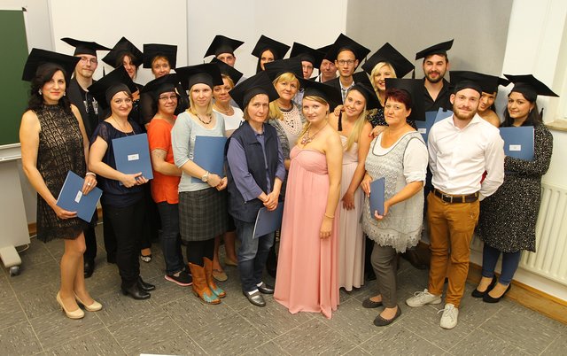Das die Absolventen der Altenpflegeschule die richtige Berufswahl getroffen haben, zeigt eine Tatsache: Alle sind direkt im Anschluss an die Ausbildung übernommen worden.