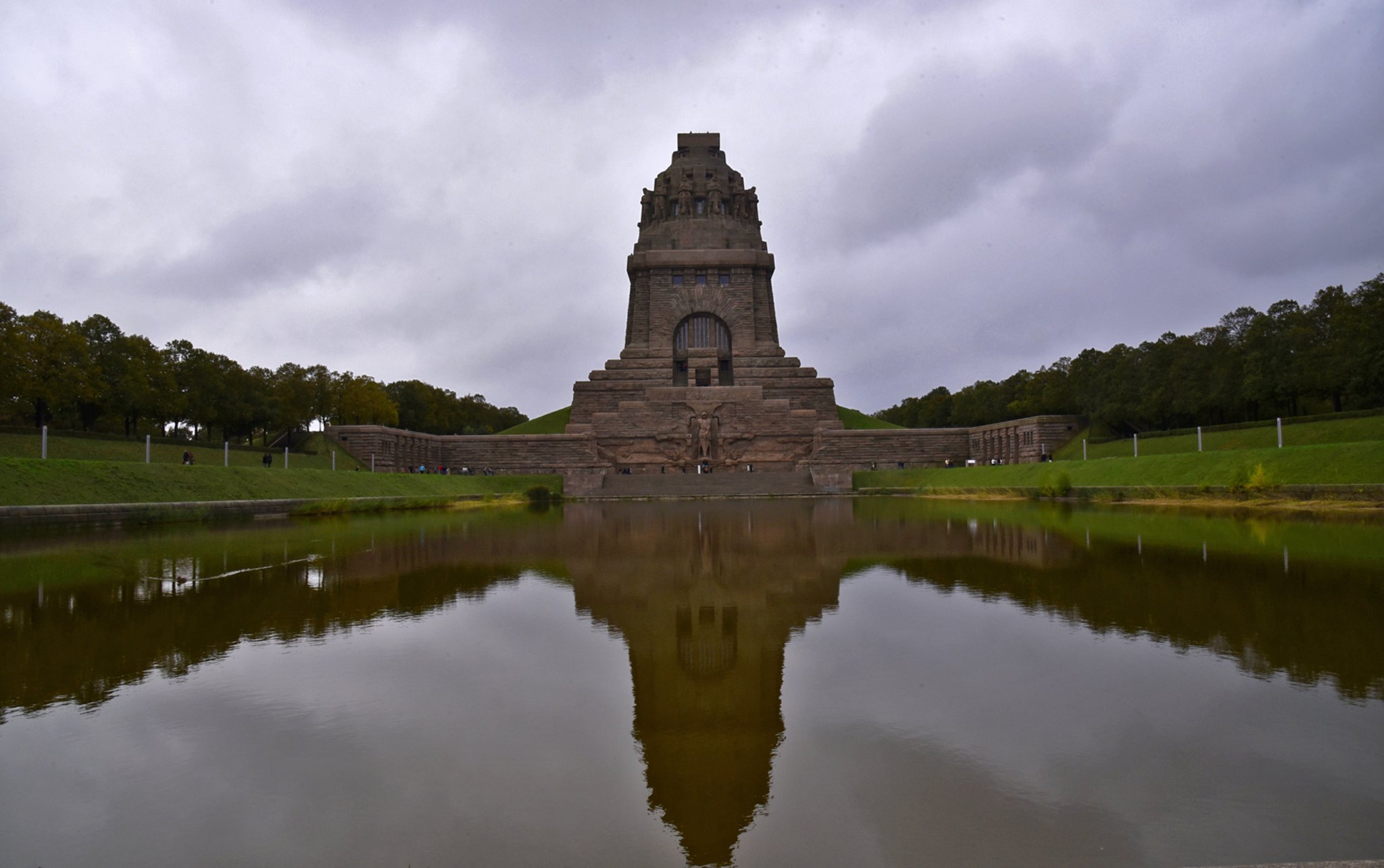 Warum ist das Völkerschlachtdenkmal bis heute umstritten? Warum ist das Völkerschlachtdenkmal bis heute umstritten?