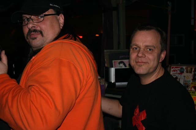 Die "Original-DJ´s" Peter und Atze legen im Franz-von Hahn auf.