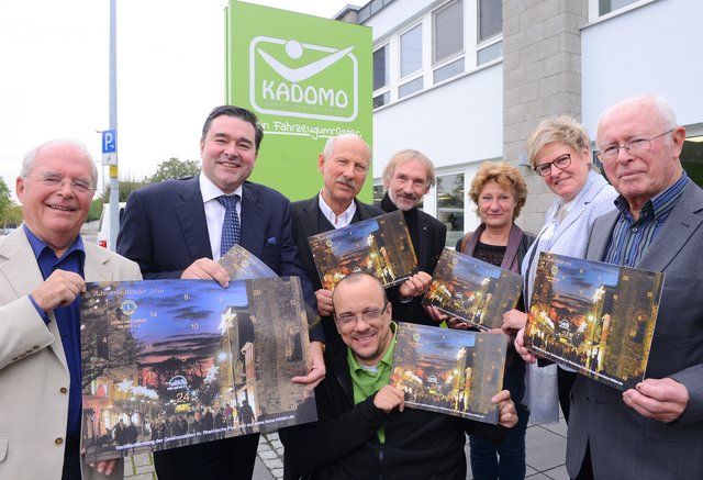 Hoffen auf gute Resonanz des Kalenders: Ralf Kraemer, Michael Kleinbongartz, Wolfgang Gettmann, Udo Späker (vorne), Wolfgang Mertens,Christa Cholewinski, Monika Noack und Hans-Ulrich Peters (v.l.n.r.).