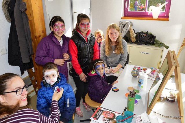 Erfreulich viele Besucher fanden den Weg zum "Tag der offenen Tür" der "Jugendkunstschule Gladbeck", die nun in den Räumen des "KARO" an der Butendorfer Schachtstraße zu Hause ist. | Foto: Kariger/STADTPSPIEGEL Gladbeck