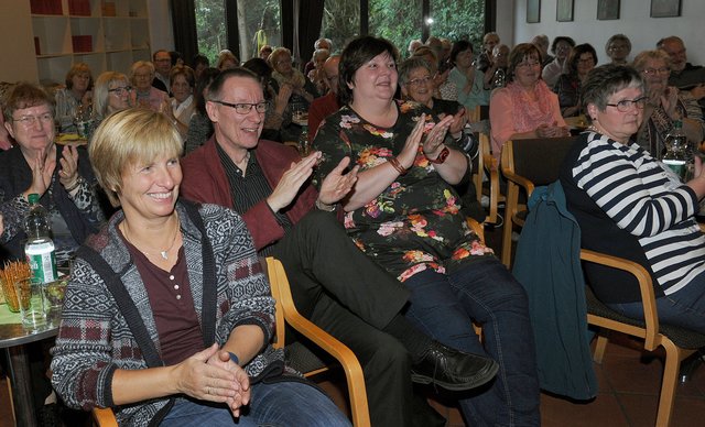 Krimi-Freunde kamen bei der Lesung im Lutherhaus voll auf ihre Kosten.