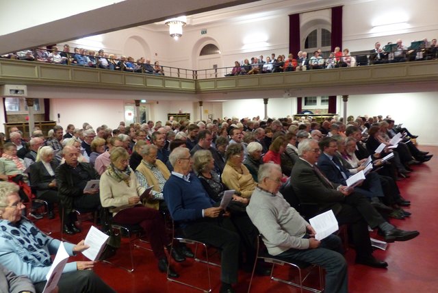 Volles Haus im Luthersaal beim zentralen Auftaktgottesdienst im Weseler Lutherhaus