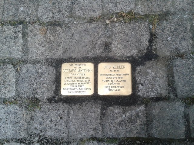 Eine Stolperstein Erinnerung an den Schauspieler Otto Zedler und andere