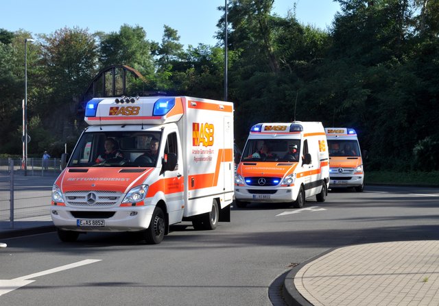 Wir helfen hier und jetzt. Am liebsten mit Verstärkung im Gepäck. Du fühlst Dich angesprochen? Dann bewirb Dich für Deine Ausbildung, Deinen Bundesfreiwilligendienst oder Dein Freiwilliges Soziales Jahr im Rettungsdienst des ASB Ruhr!