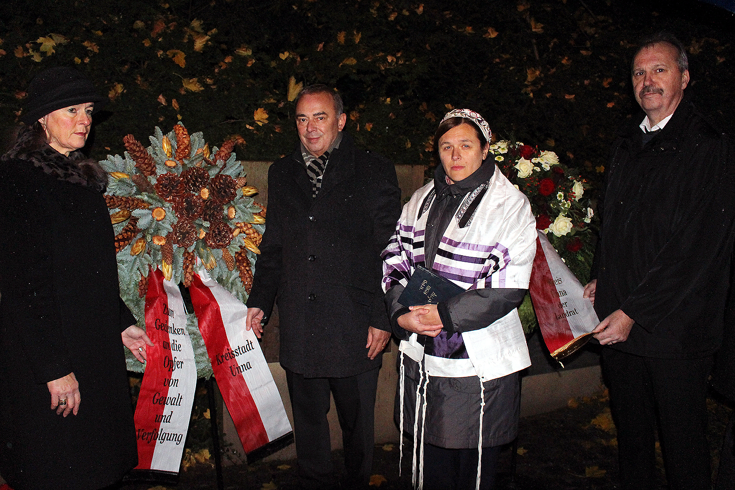 Stellvertretende Bürgermeisterin Renate Nick, Bürgermeister Werner Kolter, Rabbinerin Natalia Verzhbovska und der stellvertretende Landrat Martin Wiggermann