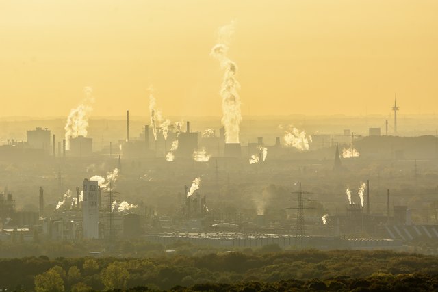 Die Duisburger Industrielandschaft im Gegenlicht