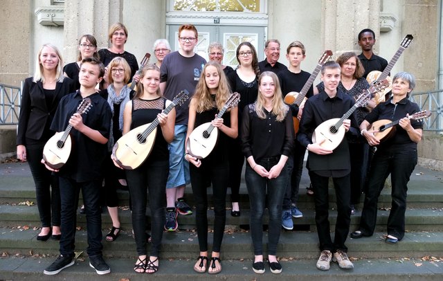 Unter den Mitglieder des Orchesters befinden sich einige Preisträger des berühmten Wettbewerbs "Jugend musiziert". | Foto: Hildener Mandolinenorchester