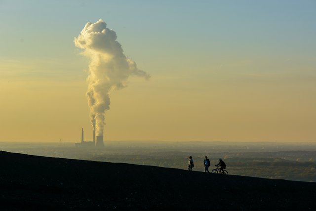 Silhouetten auf dem Weg zum oberen Plateau
