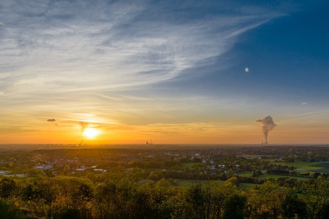 Blick zur Rheinebene kurz vor Sonnenuntergang