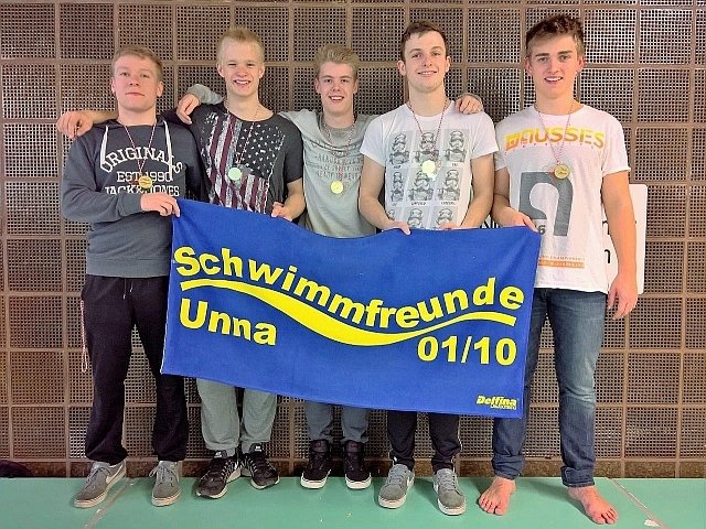 Die männliche A-Jugend mit den Schwimmern (v.l.) Nicklas-Ronny, Köhler Kai Becker, Thorben Grzanna, Tim Odenkirchen und Alexander Neuhaus.