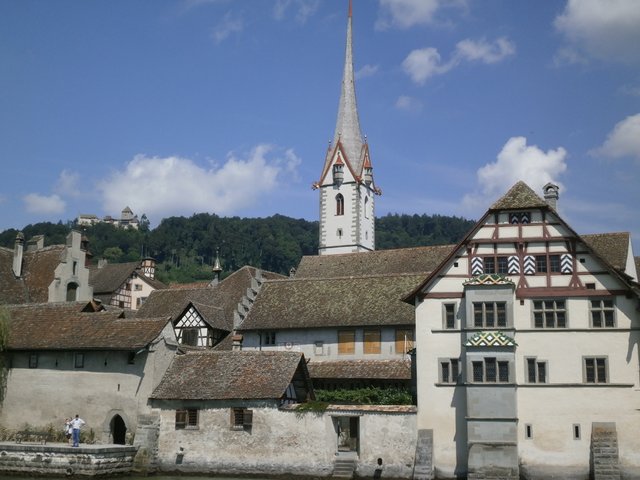 ... bei Stein am Rhein, vorbei an historischen Häusern.