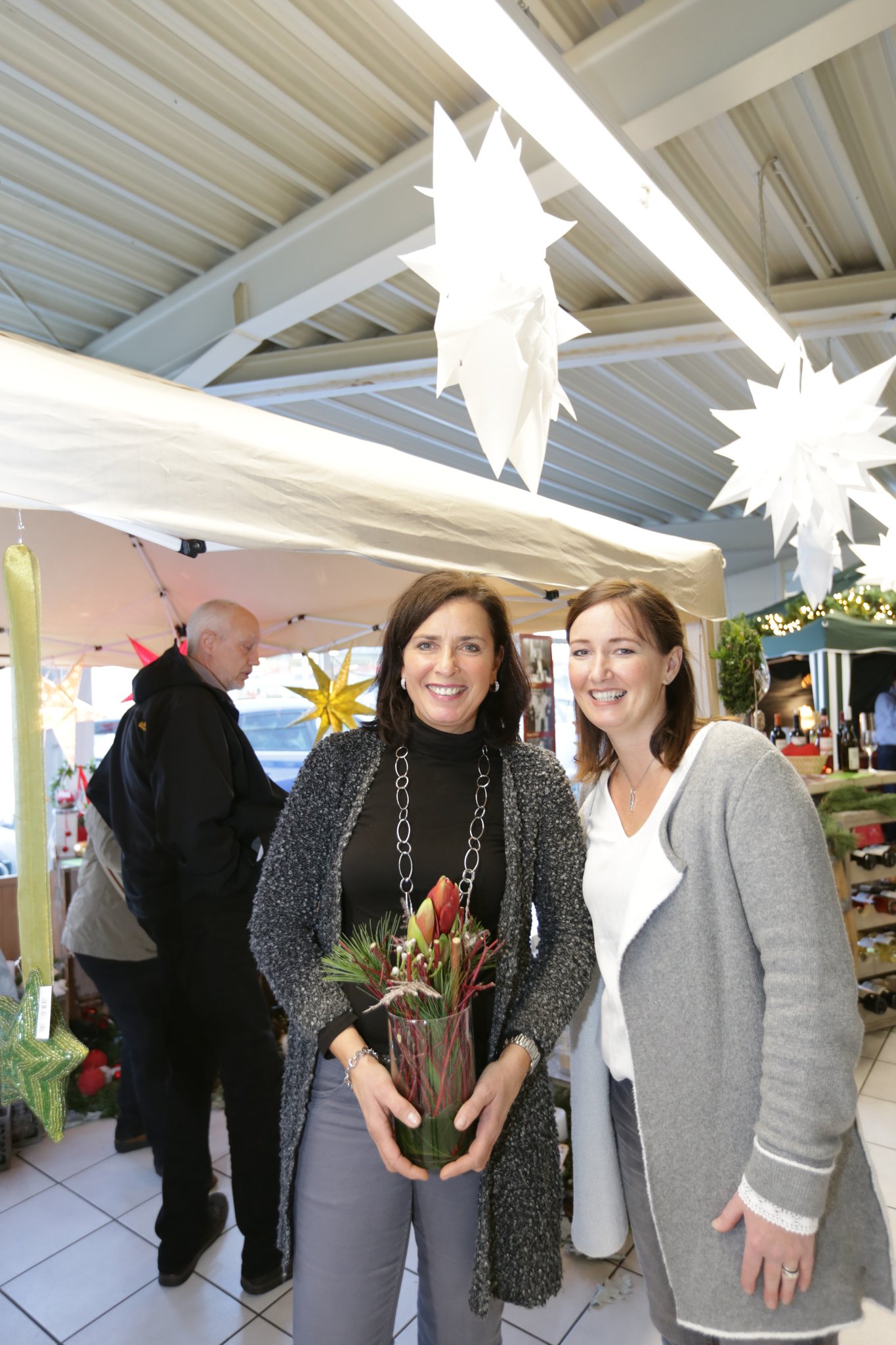 Hier finden Sie die Fotos vom Adventmarkt im Weseler Autohaus Cramer