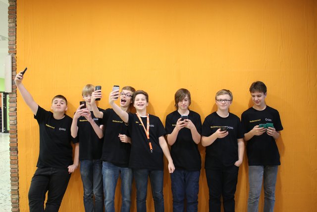 Ein Smartphone haben sie alle, aber sie wissen auch, wie man es vernünftig und sicher einsetzt: Die Schüler der Medienscout-AG