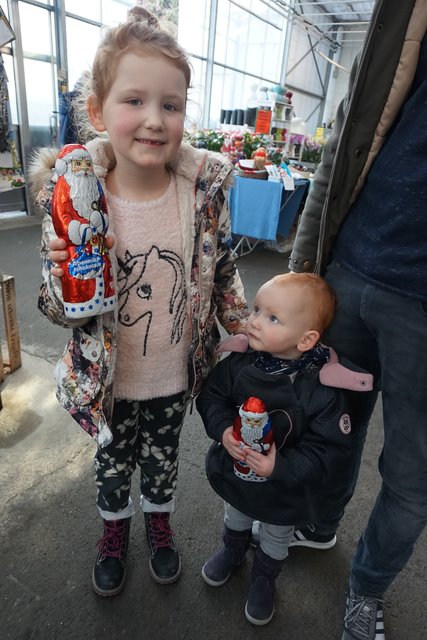 Die Schokoladen-Nikoläuse für die Kinder haben große Freude ausgelöst.