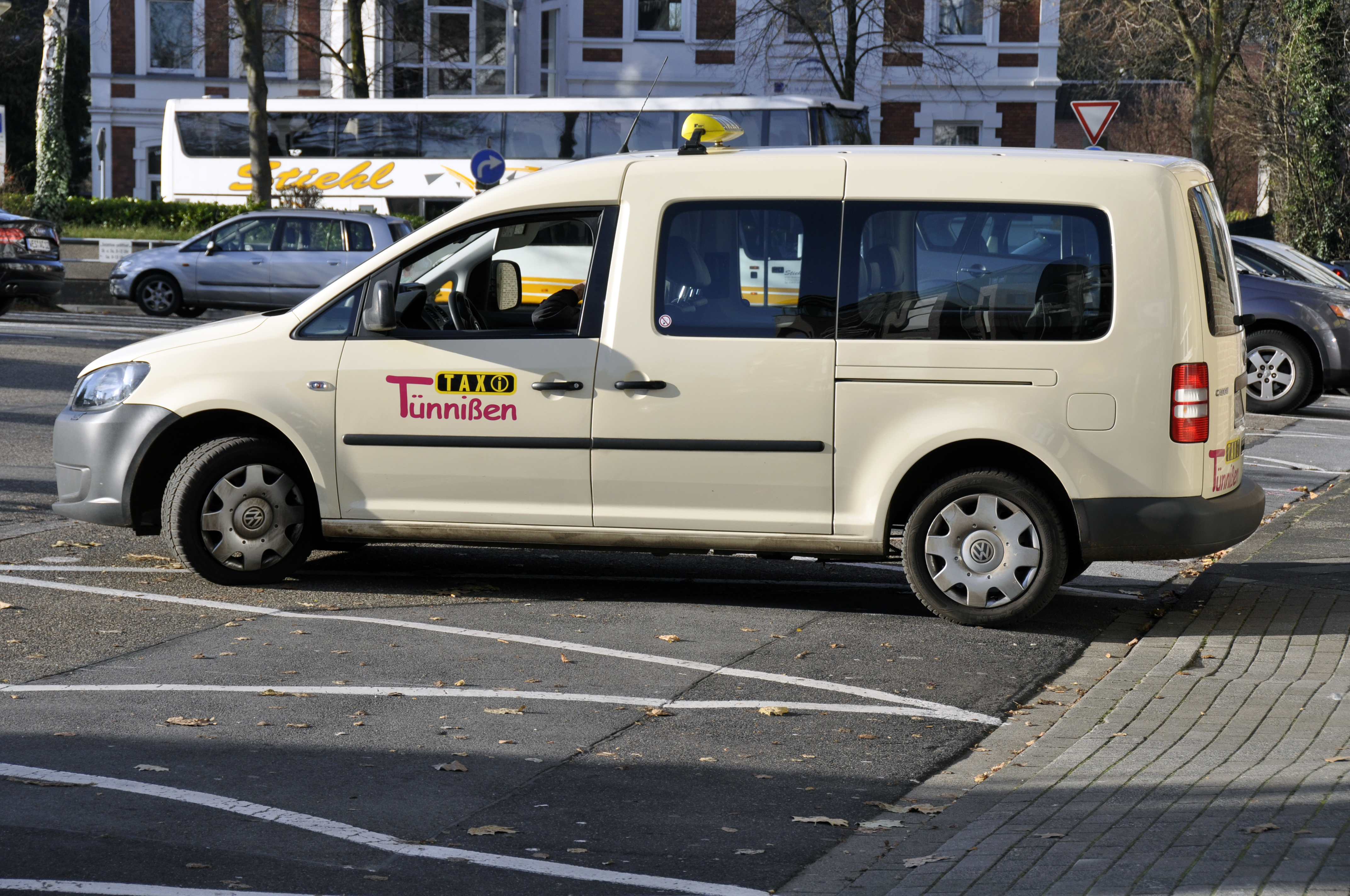 Die Fahrzeuge des Taxi-Unternehmens Tünnißen werden auch in Kleve weiter zum Stadtbild gehören.