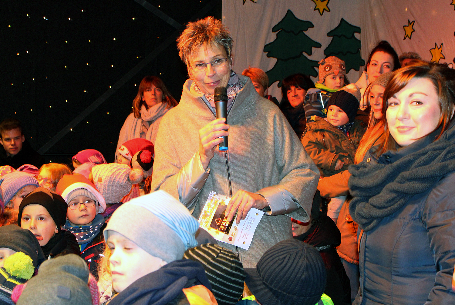 Bürgermeisterin Ulrike Drossel eröffnete den 30. Holzwickeder Weihnachtsmarkt