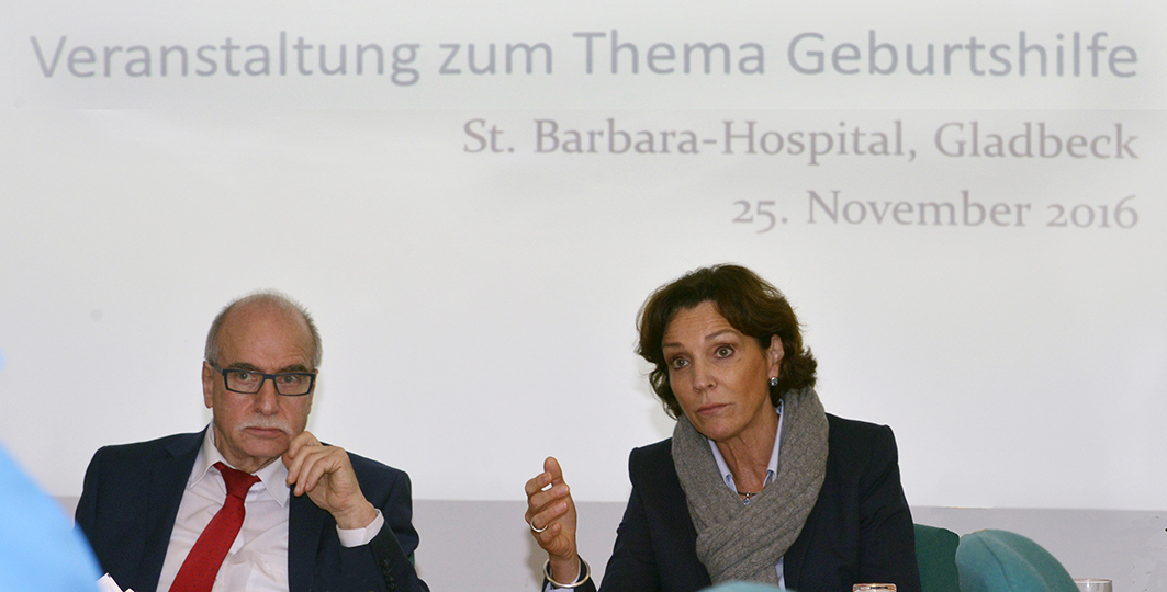 Legten völlig überraschend neue Zahlen vor, mit denen die Schließung der Geburtshilfe-Abteilung im St. Barbara-Hospital zum 31. Dezember 2016 begründet wurde: Dr. Ulrike Ellebrecht und Werner Philipps.