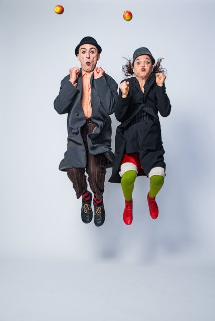 Eins der Artistenpaare bei 2GETHER: Die Baccalà compagnia sind wahre Experten darin, Menschen zum Lachen zu bringen – und das vollkommen ohne Worte. Foto: Geri Born