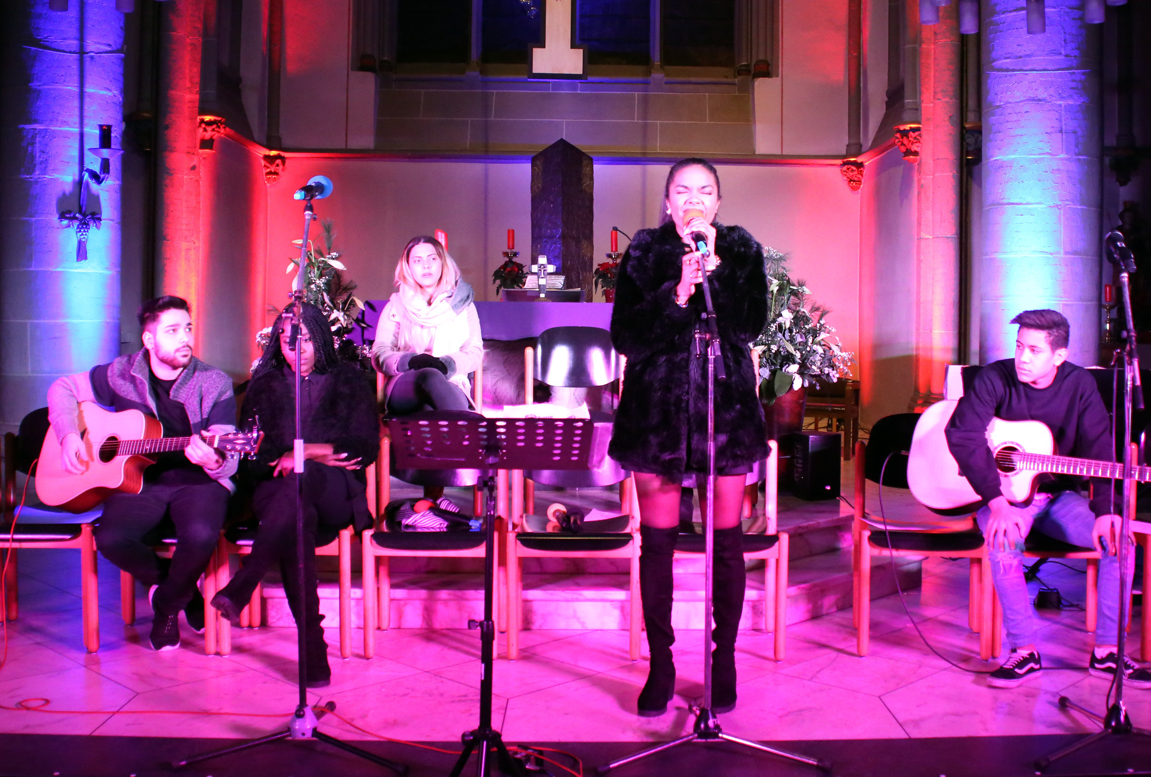 Die Sängerin Alicia sorgte gemeinsam mit vielen weiteren Künstlern für einen abwechslungsreichen musikalischen Höhepunkt am Sonntagabend.