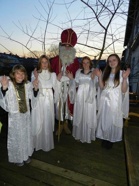 Eine beeindruckende Schar. Die Engel Evi, Debbie, Nikolaus Klaas Zijp, EngelSilvana und Tina