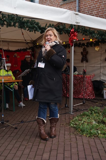 Mit dem ihr eigenen Charme moderierte Monika Fontaine den ganzen Tag das Bühnenprogramm.