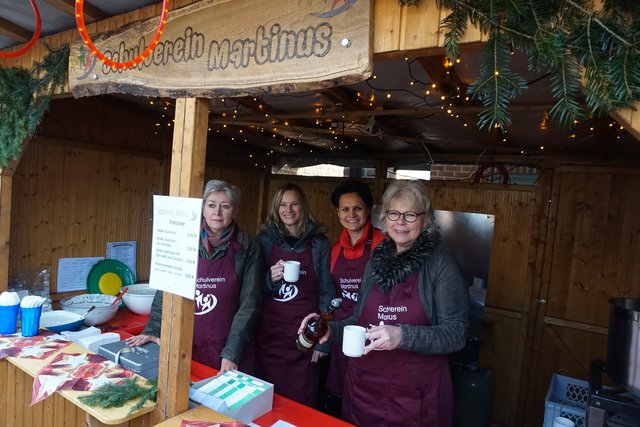 Apfelbowle pur oder mit Vanilleeis und Calvados gab es beim Schulverein Martinus.