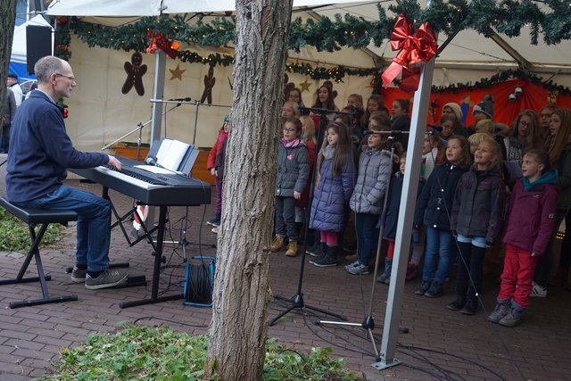 Der Kinderchor von St. Martin sang unter Leitung von Peter Gierling.