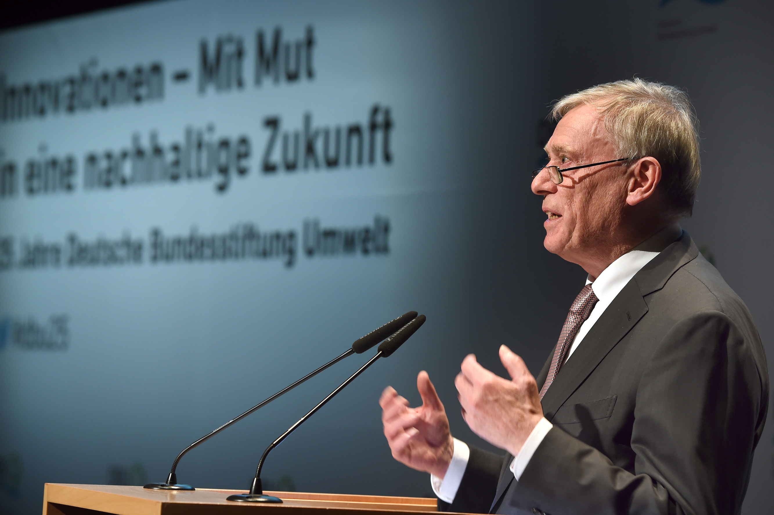 Seine Festrede war Schluss- und Höhepunkt eines Kongresses, zu dem die Deutsche Bundesstiftung Umwelt (DBU) anlässlich ihres 25-jährigen Bestehens eingeladen hatte: Bundespräsident a.D. Prof. Dr. Horst Köhler